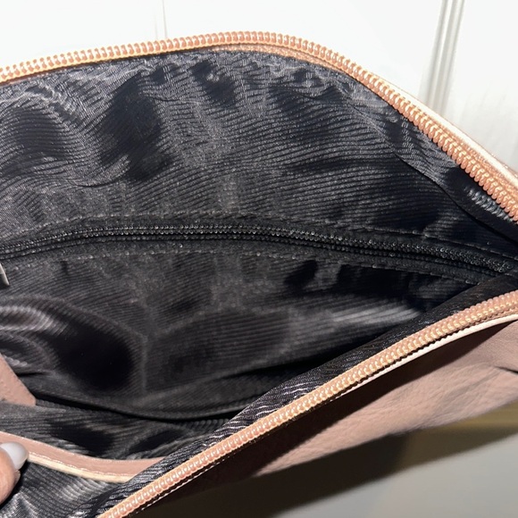 Elegant Tan Shoulder Bag - Picture 3 of 3